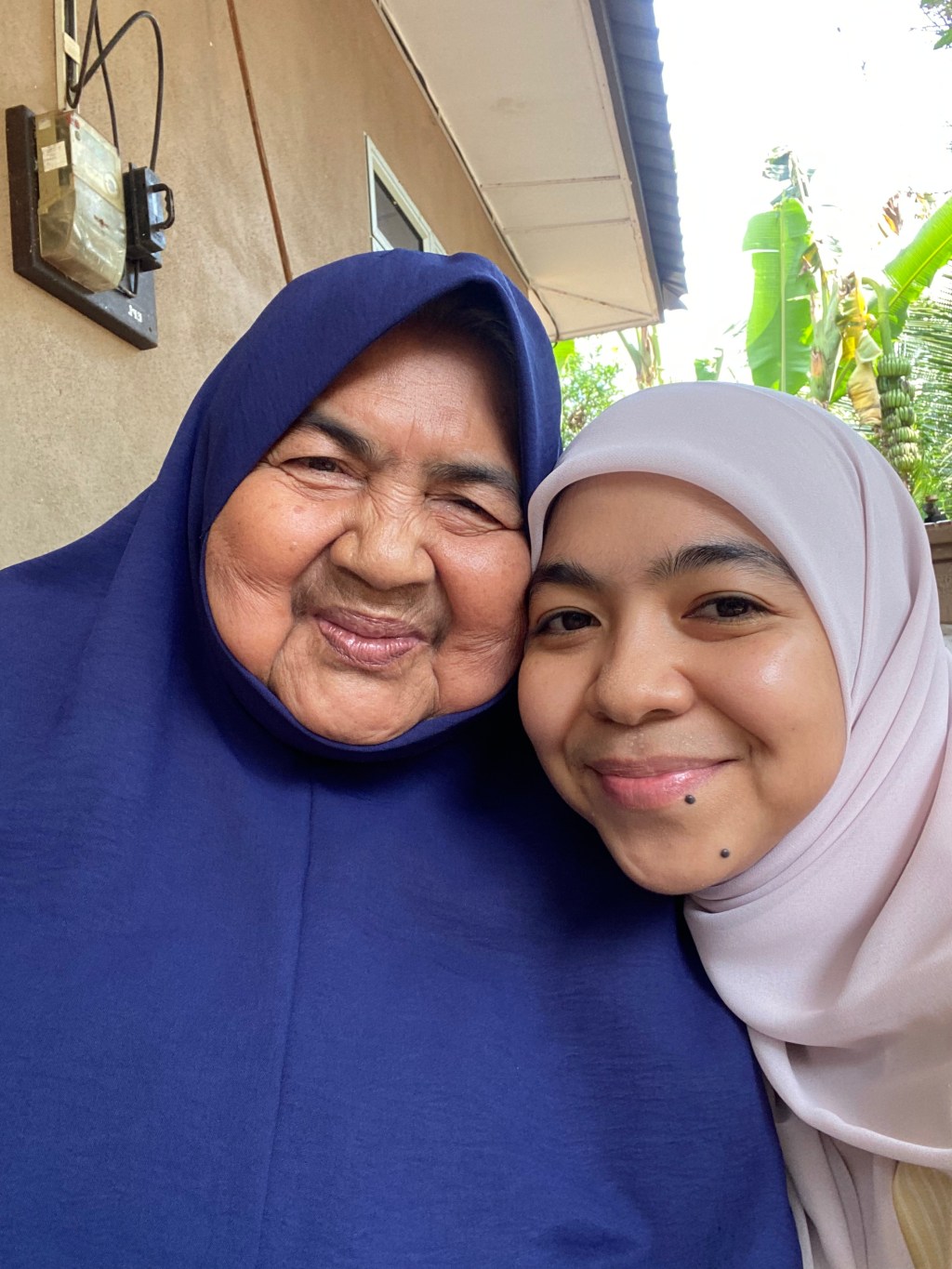 Sedang Kita Terlalu Asyik Mengejar Impian, Kita Terlupa Ibu Bapa Kita Sedang Menua Dimakan&nbsp;Usia.